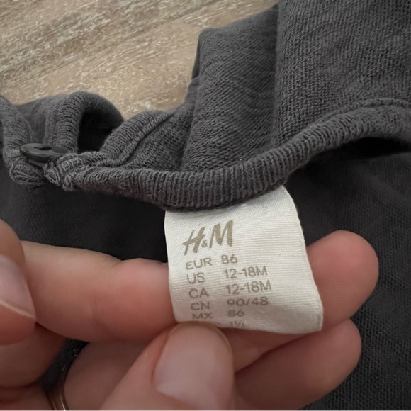 H&M tee - Picture 2 of 3